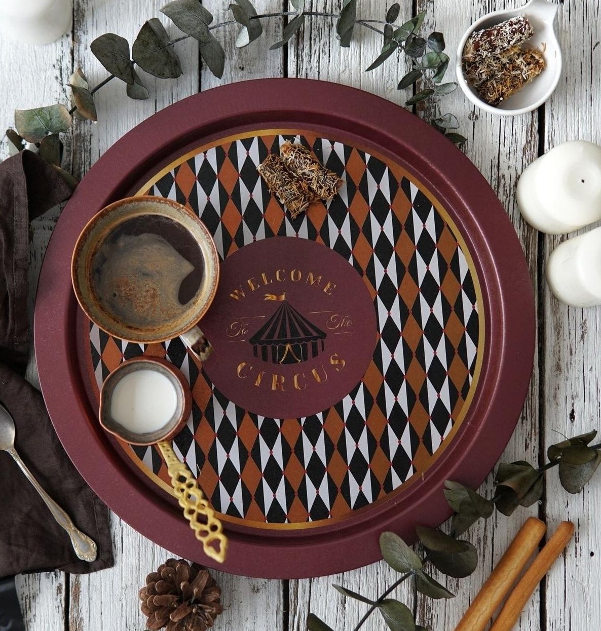 Ø370 mm Round Metal Tray Vintage Circus Elegance