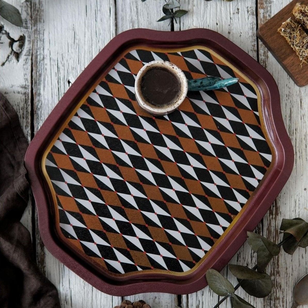 Curved wavy edge Tray  278x332 mm Vintage Circus Elegance