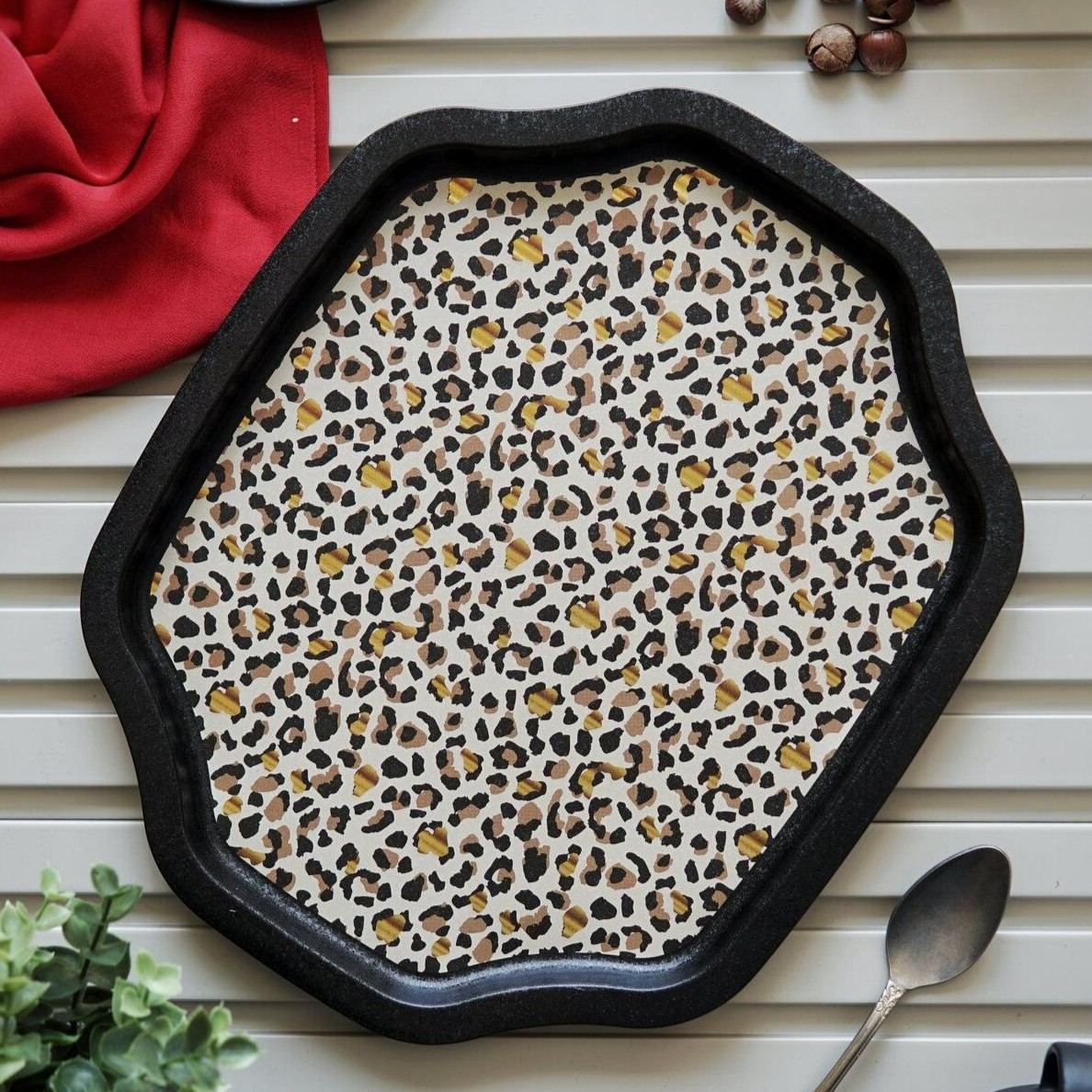 Curved wavy edge Tray 278x332 mm Gold Leopard Print Pattern