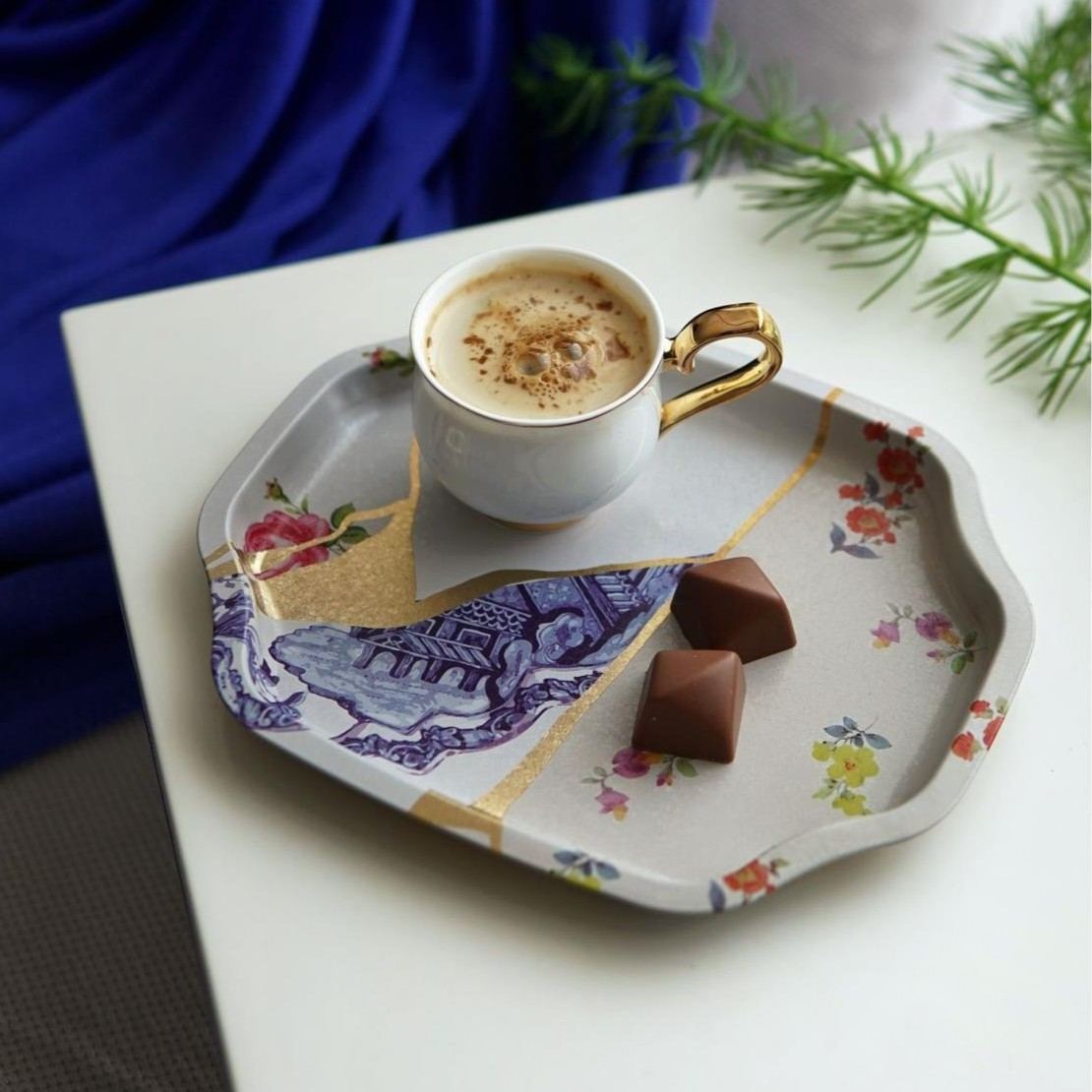 Curved wavy edge Tray  160x190 mm Kintsugi Gold vein Flower 