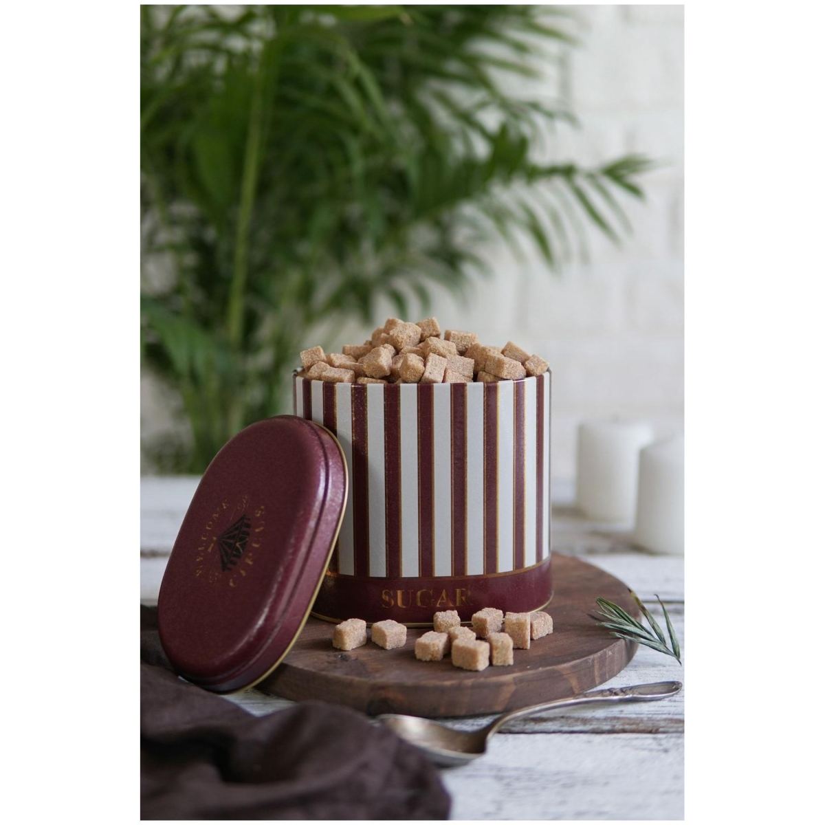 Oval Metal Tin – 140 x 120 x 130 mm (1.4L) Vintage Circus Elegance